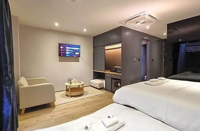 Hotel The Nhorm 3*